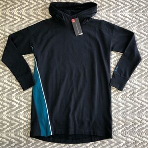 Under Armour heatgear size medium hooded sweater with side zip detail